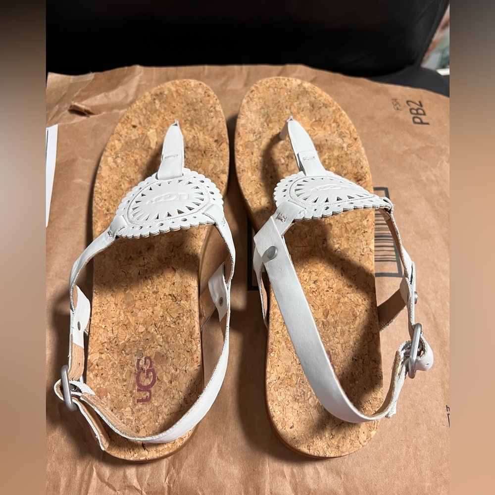 UGG Ayden II women's sandal in white leather with a cork insole. - Picture 3 of 4